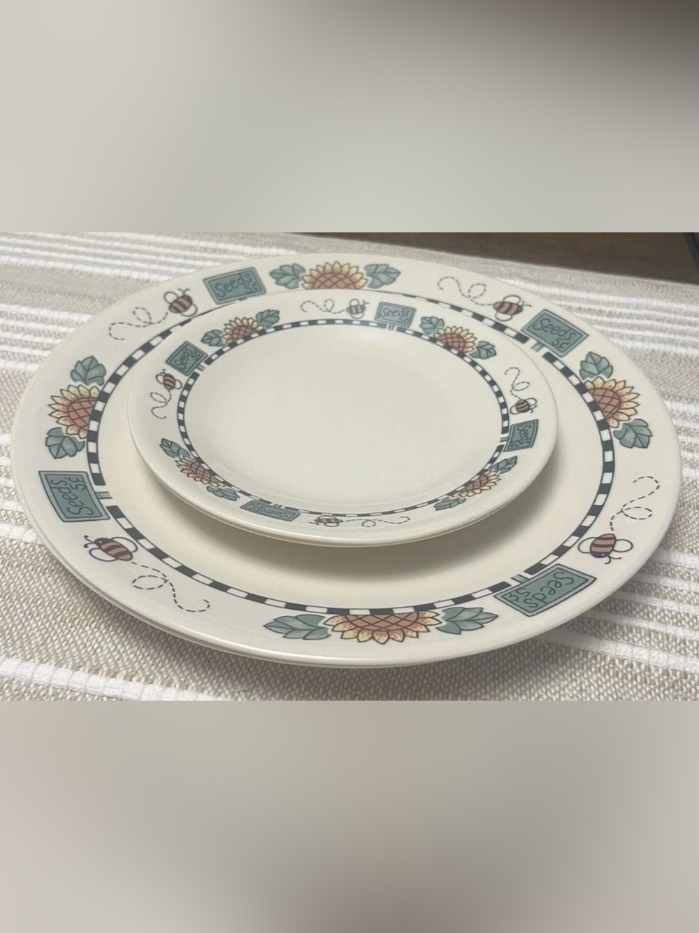 Vintage Corelle Sunblossoms 4 Pc Plate Set Made in USA